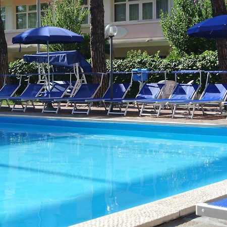 רימיני Hotel Tiffany מראה חיצוני תמונה