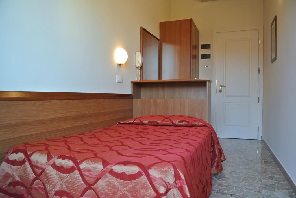 רימיני Hotel Tiffany חדר תמונה