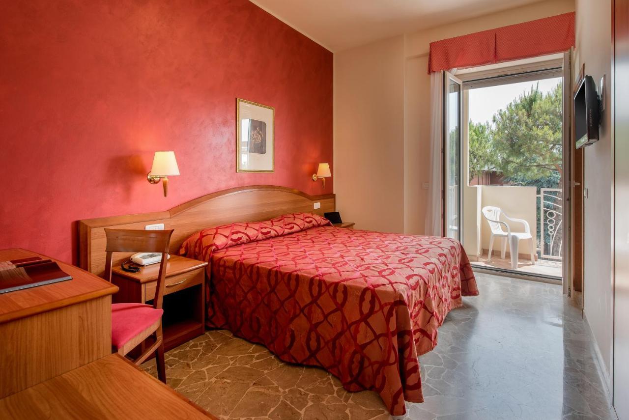 רימיני Hotel Tiffany מראה חיצוני תמונה