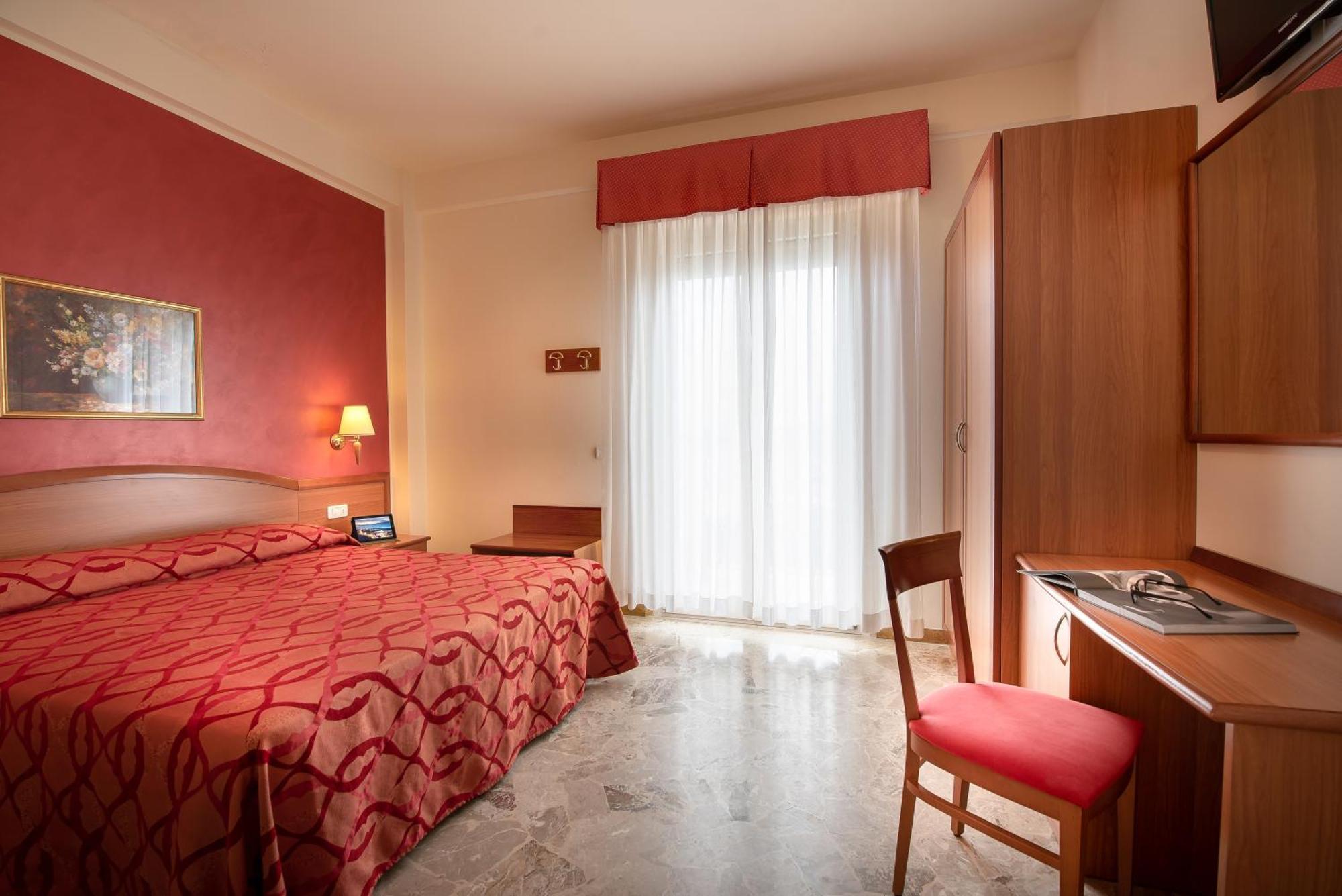 רימיני Hotel Tiffany מראה חיצוני תמונה