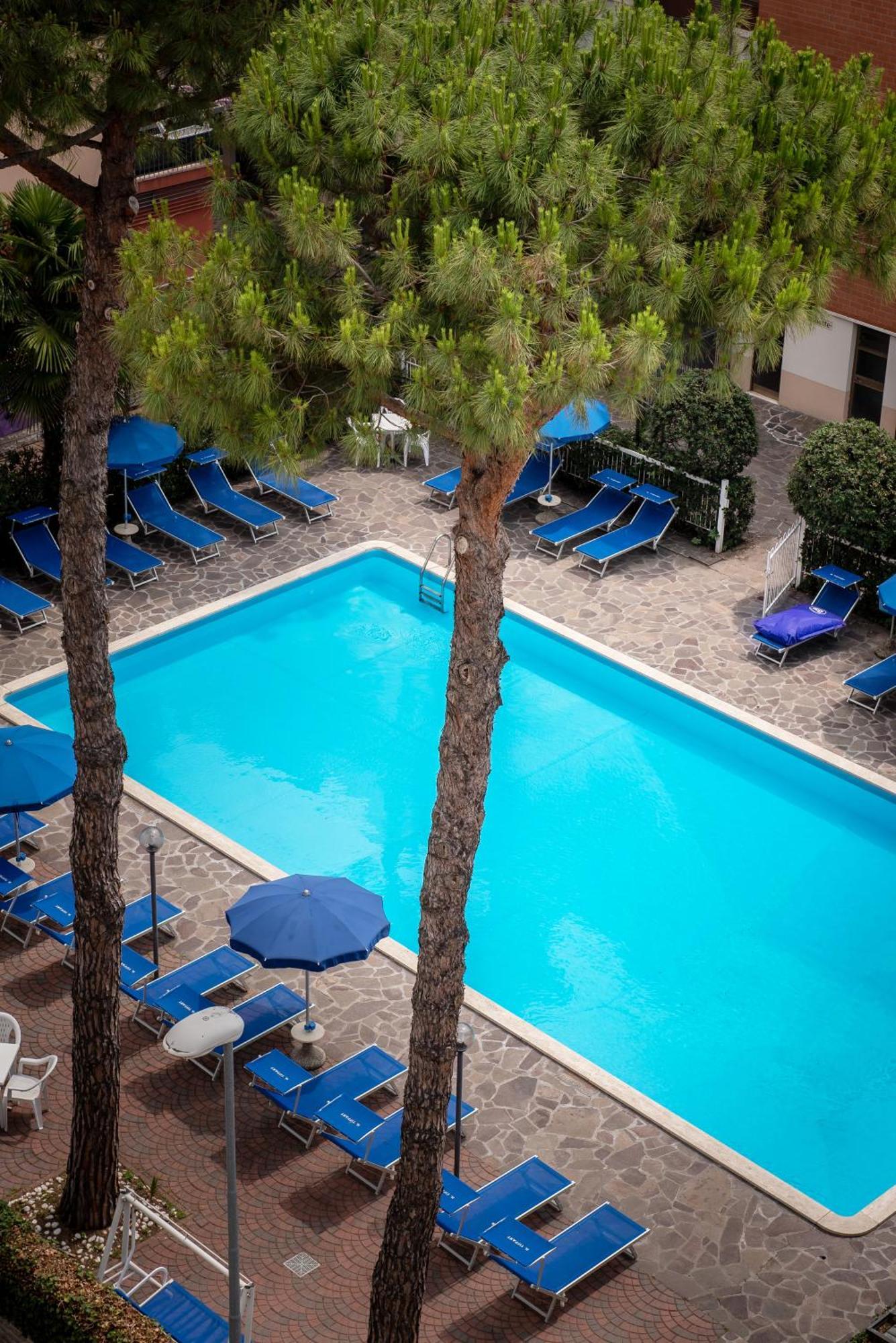 רימיני Hotel Tiffany מראה חיצוני תמונה