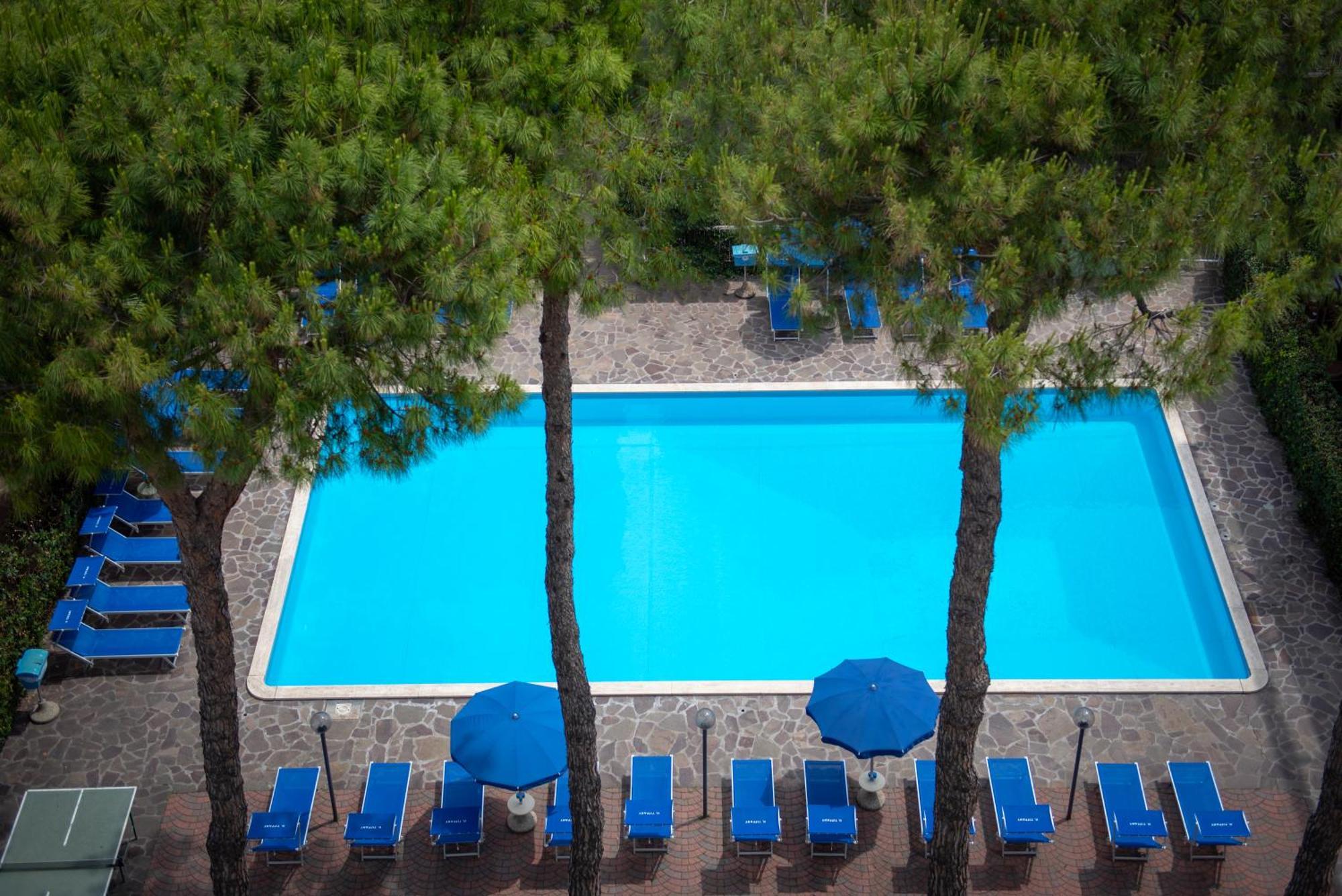 רימיני Hotel Tiffany מראה חיצוני תמונה