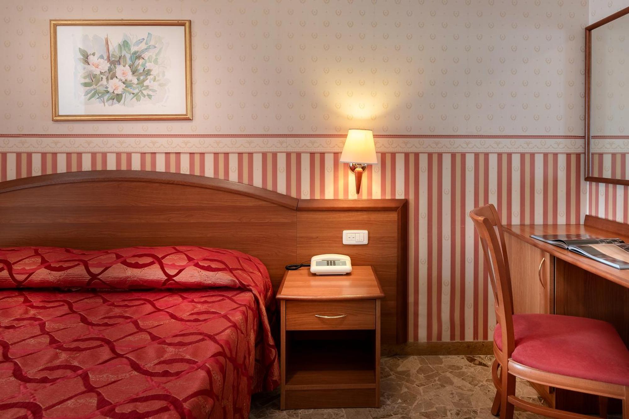 רימיני Hotel Tiffany מראה חיצוני תמונה