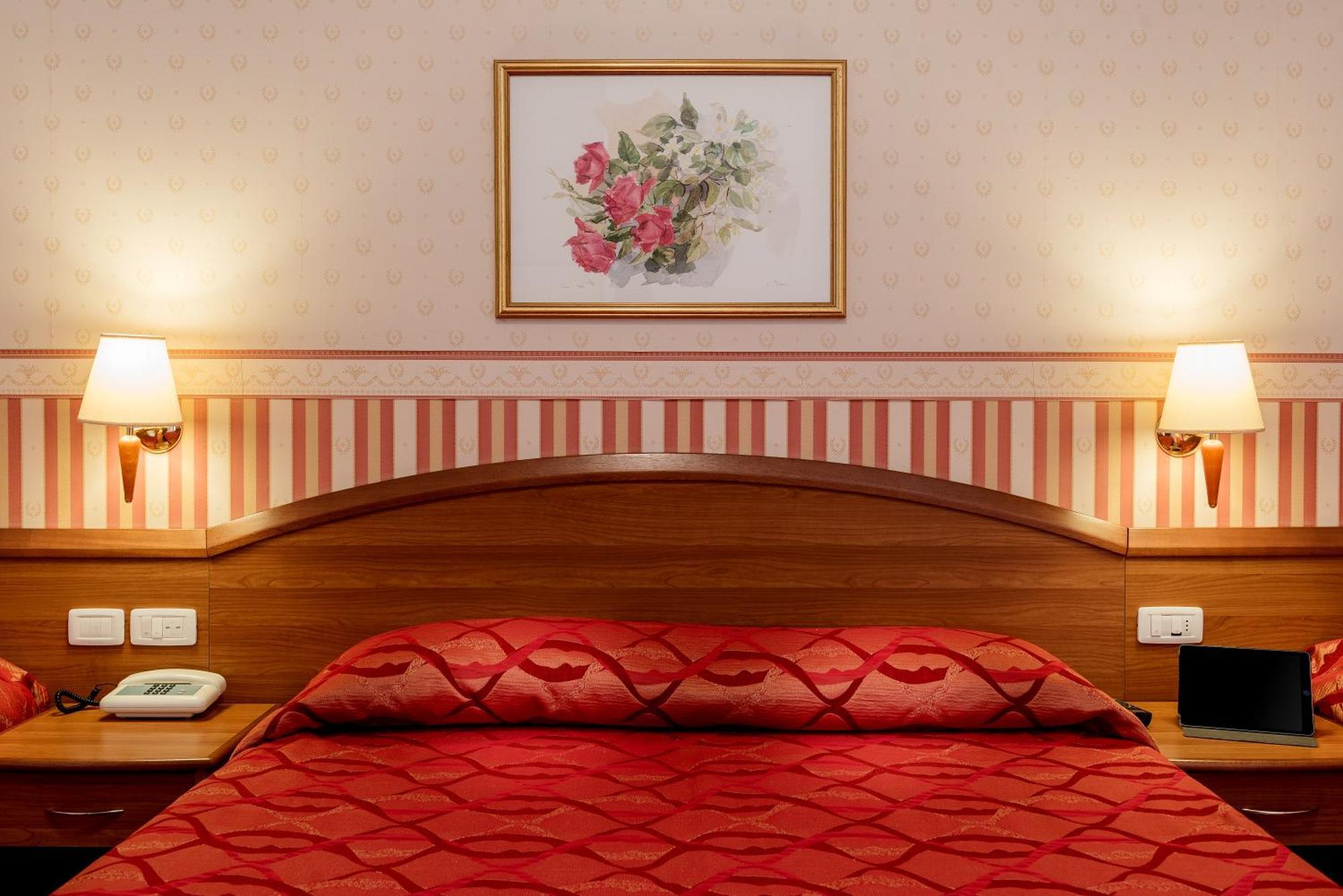 רימיני Hotel Tiffany מראה חיצוני תמונה