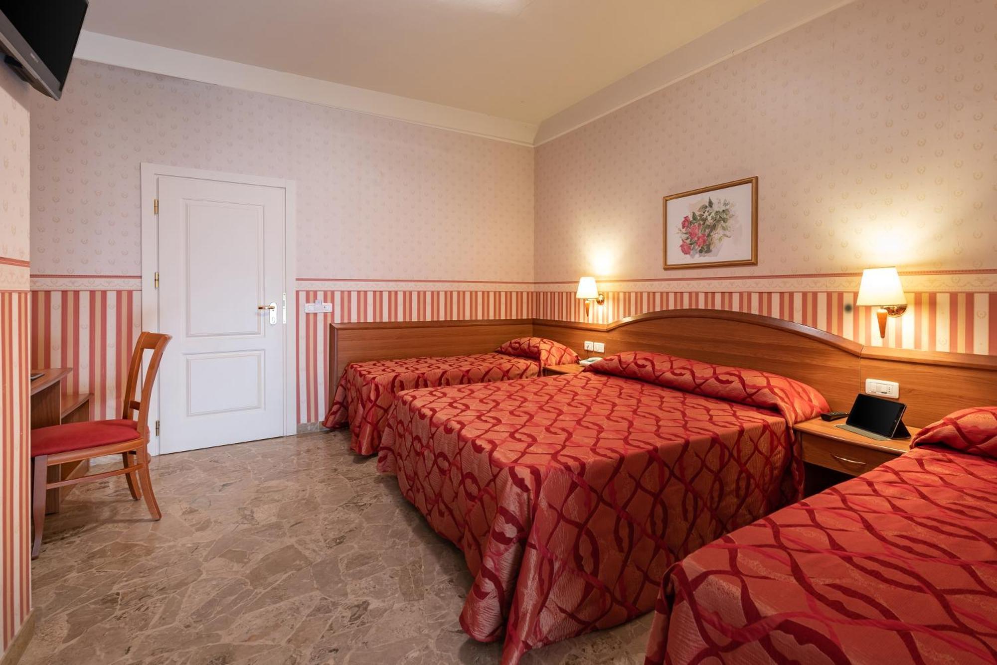 רימיני Hotel Tiffany מראה חיצוני תמונה