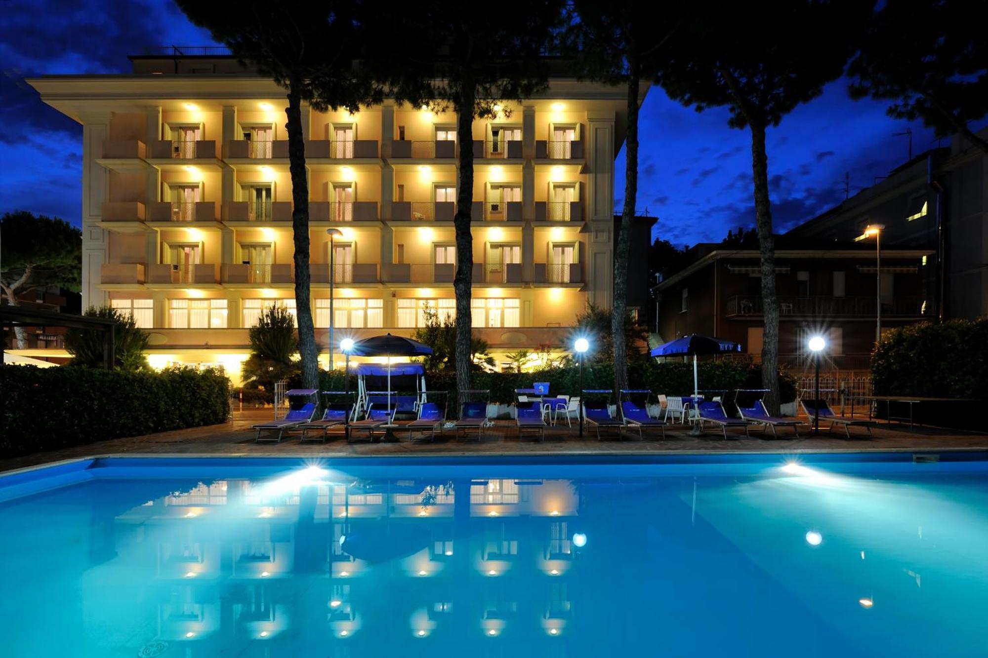 רימיני Hotel Tiffany מראה חיצוני תמונה
