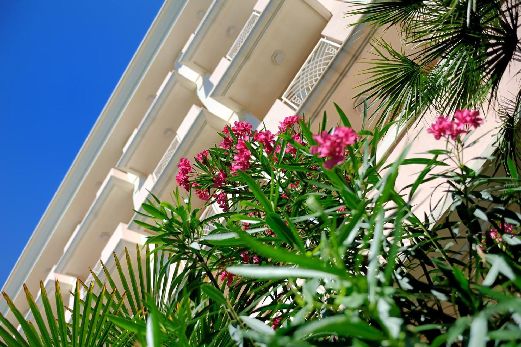 רימיני Hotel Tiffany מראה חיצוני תמונה