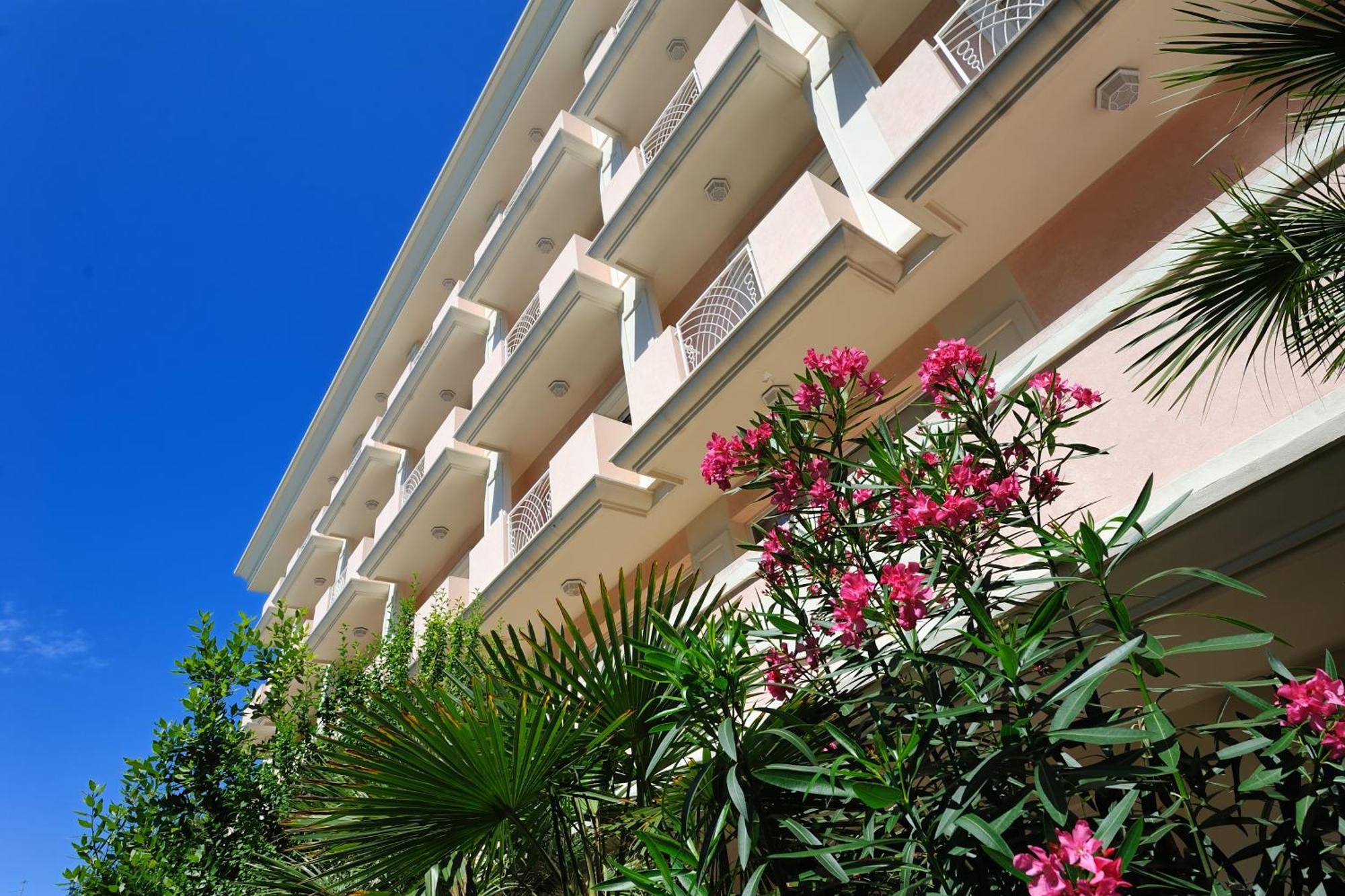 רימיני Hotel Tiffany מראה חיצוני תמונה