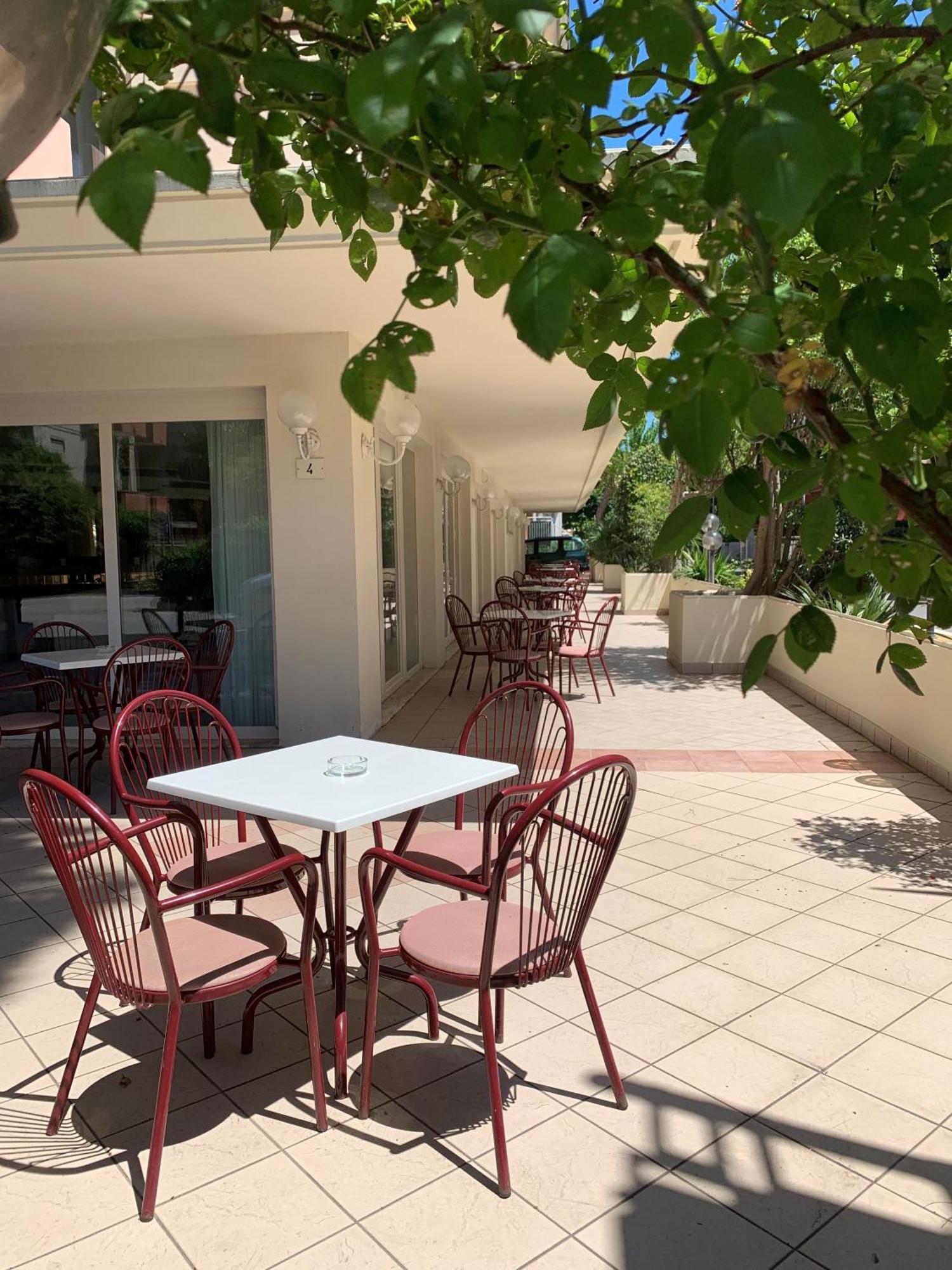 רימיני Hotel Tiffany מראה חיצוני תמונה