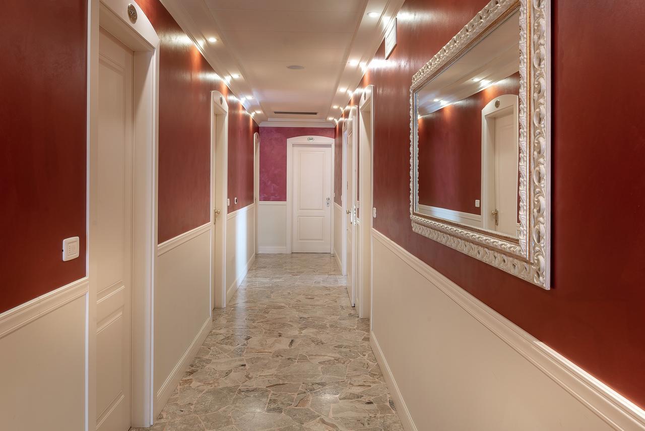 רימיני Hotel Tiffany מראה חיצוני תמונה