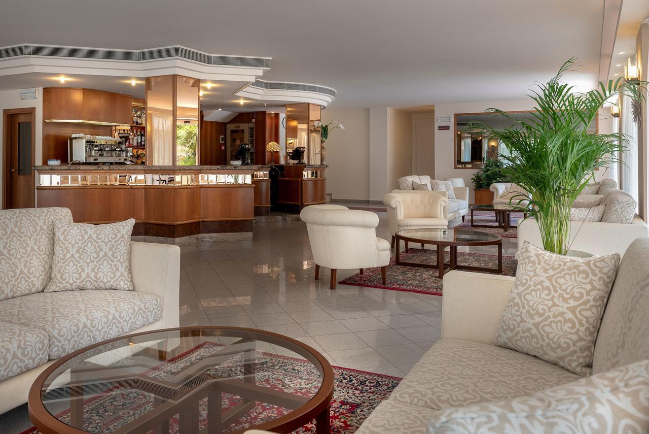 רימיני Hotel Tiffany מראה חיצוני תמונה