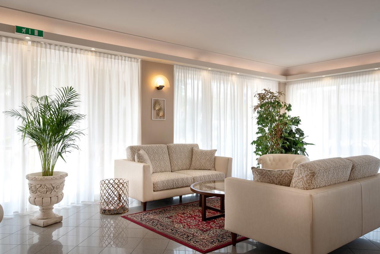 רימיני Hotel Tiffany מראה חיצוני תמונה