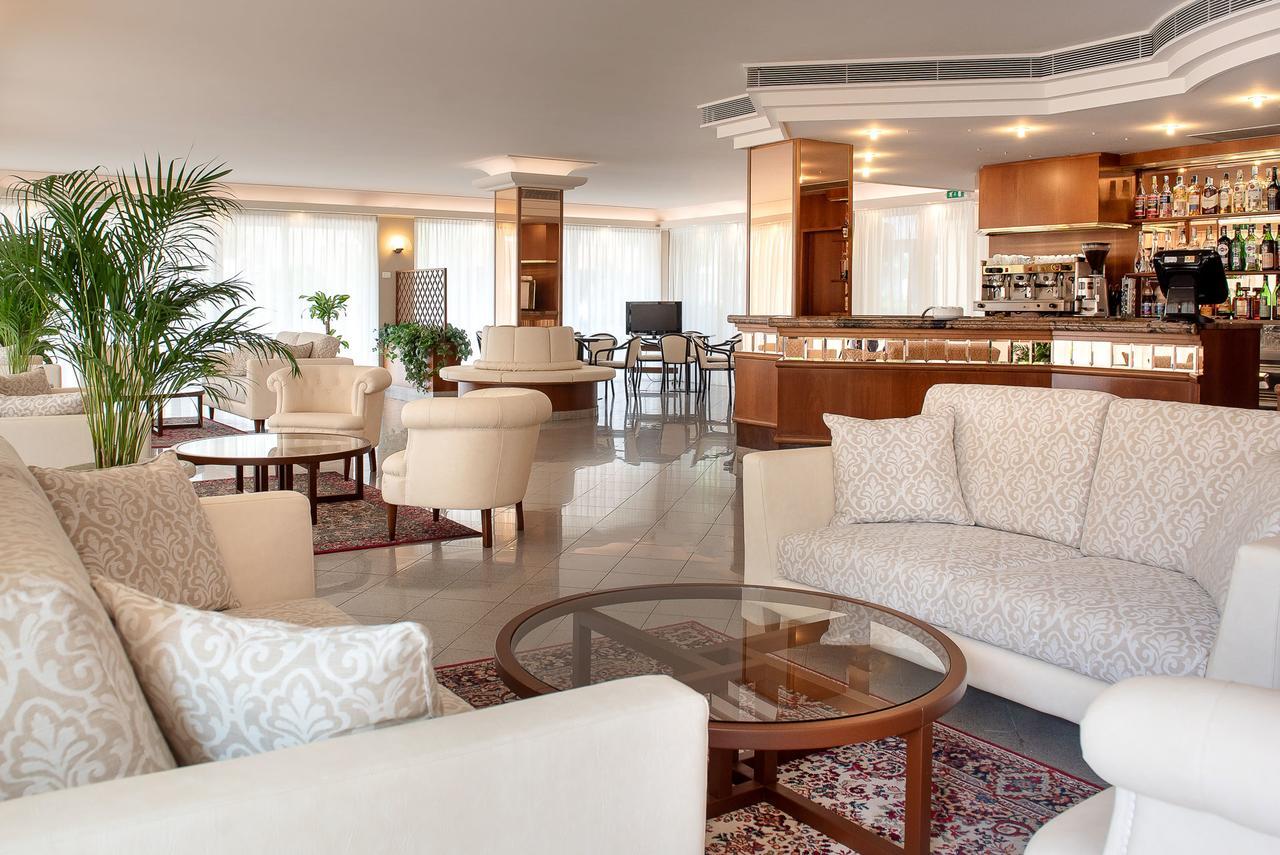 רימיני Hotel Tiffany מראה חיצוני תמונה