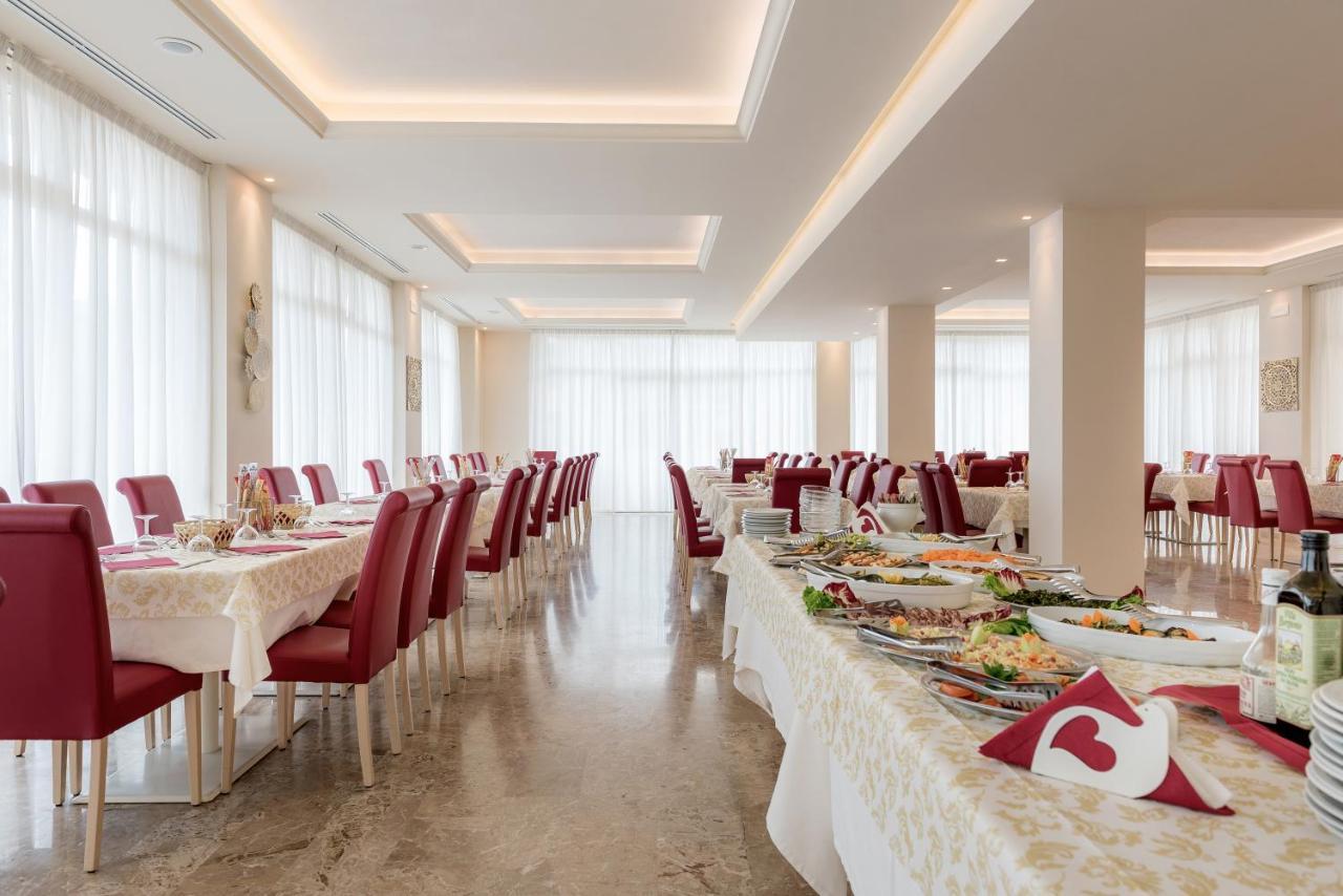 רימיני Hotel Tiffany מראה חיצוני תמונה